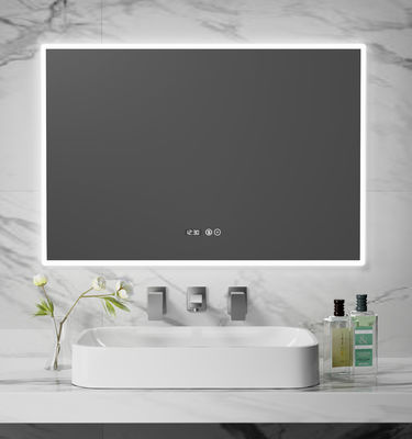 مرآة حمام ذكي LED مع وظيفة مكافحة الضباب ، عرض الوقت والحرارة ، التعتيم بدون خطوات ، تصميم مقاوم للماء ، التحكم المزدوج باللمس ، درجة حرارة لون 3000K ~ 6000K ، أبعاد قابلة للتخصيص ووظيفة